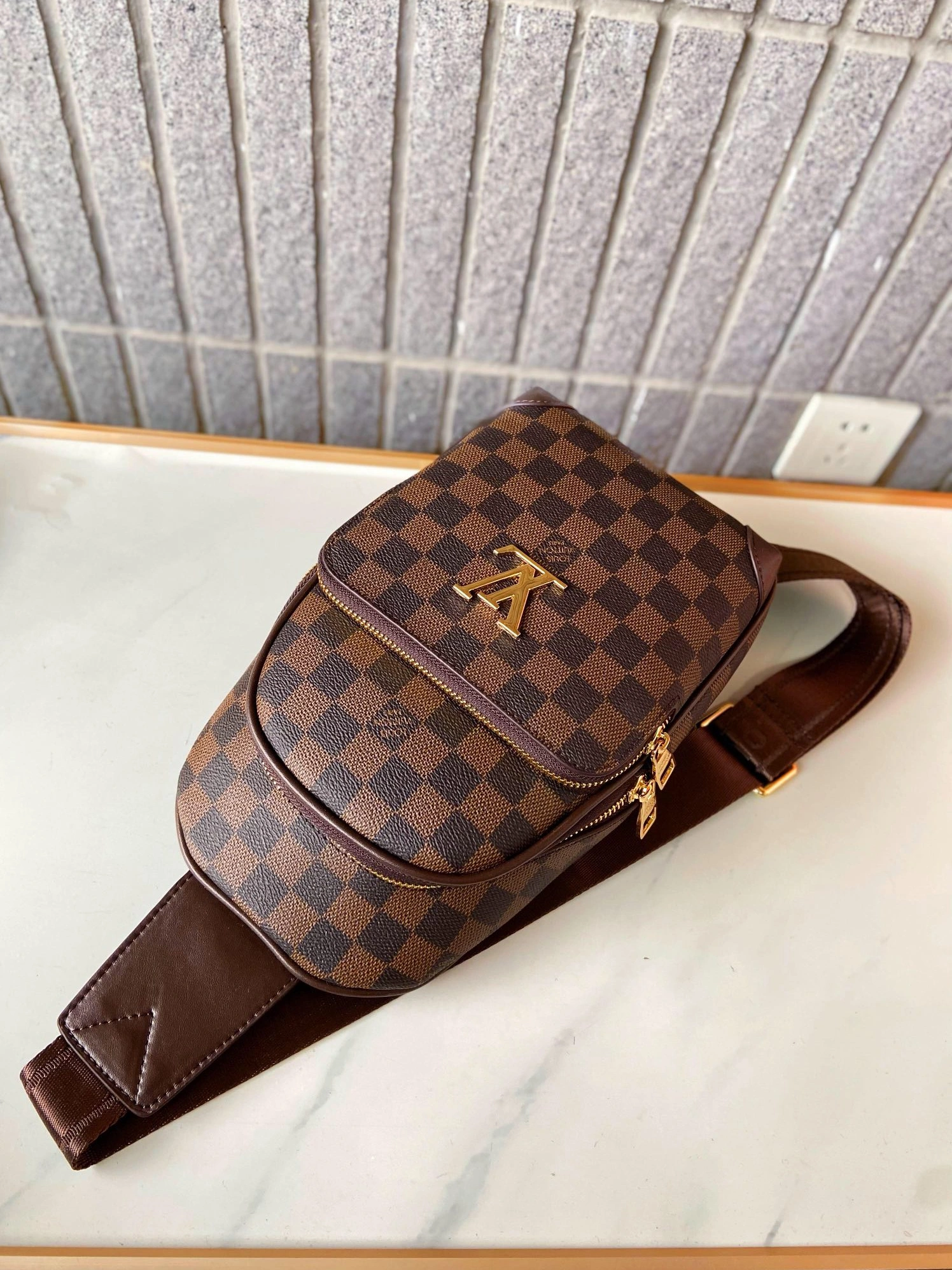NewStyle 3581 Louis Vuitton AAA Man Messenger Bags