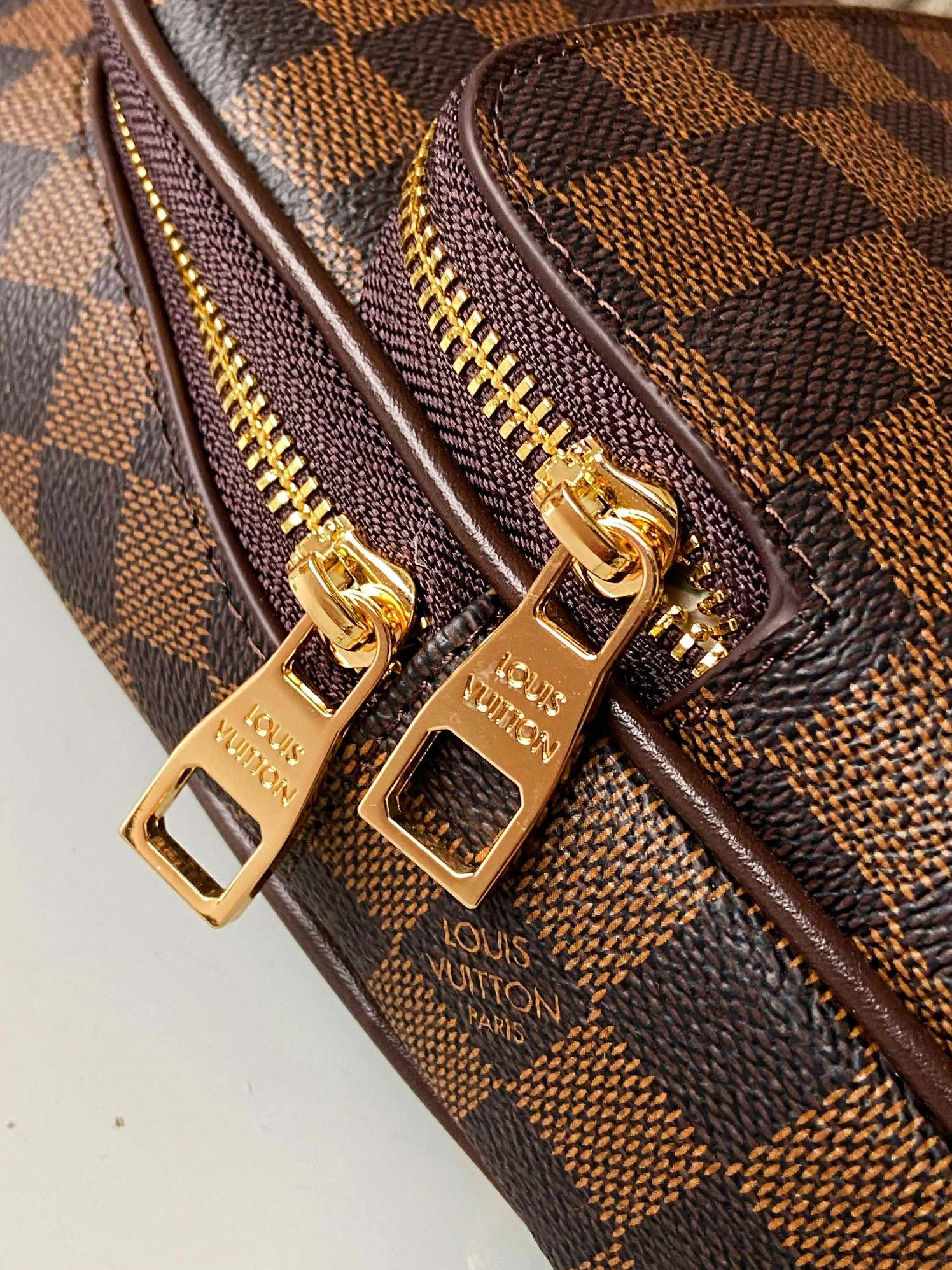 NewStyle 3581 Louis Vuitton AAA Man Messenger Bags