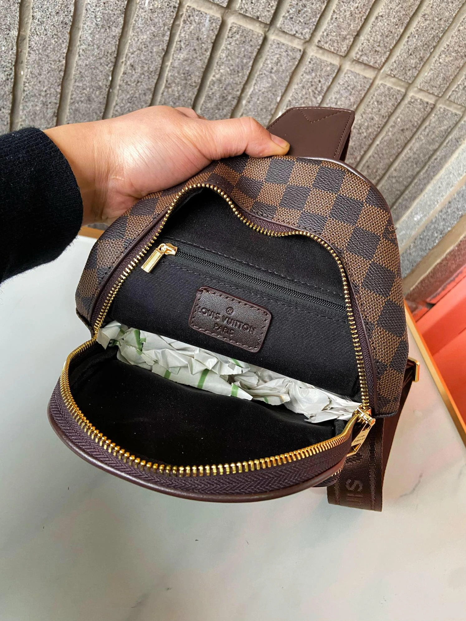 NewStyle 3581 Louis Vuitton AAA Man Messenger Bags
