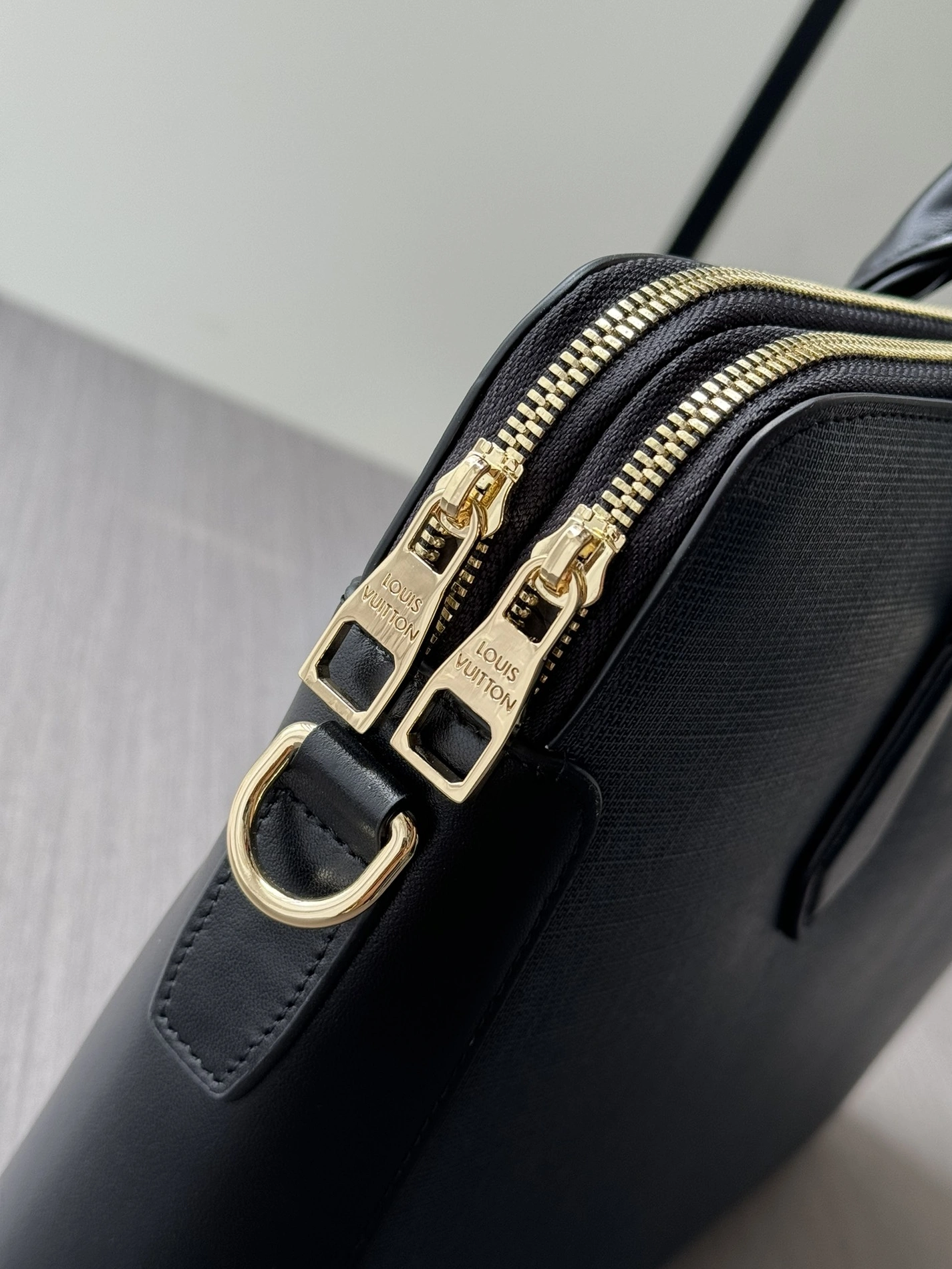 NewStyle 375 Louis Vuitton AAA Man Handbags