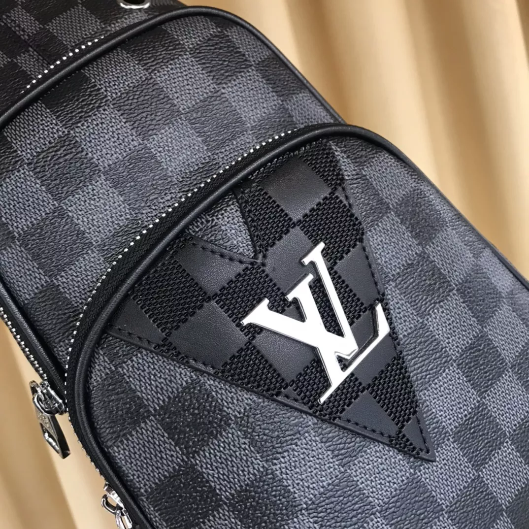 NewStyle 3943 Louis Vuitton AAA Man Messenger Bags