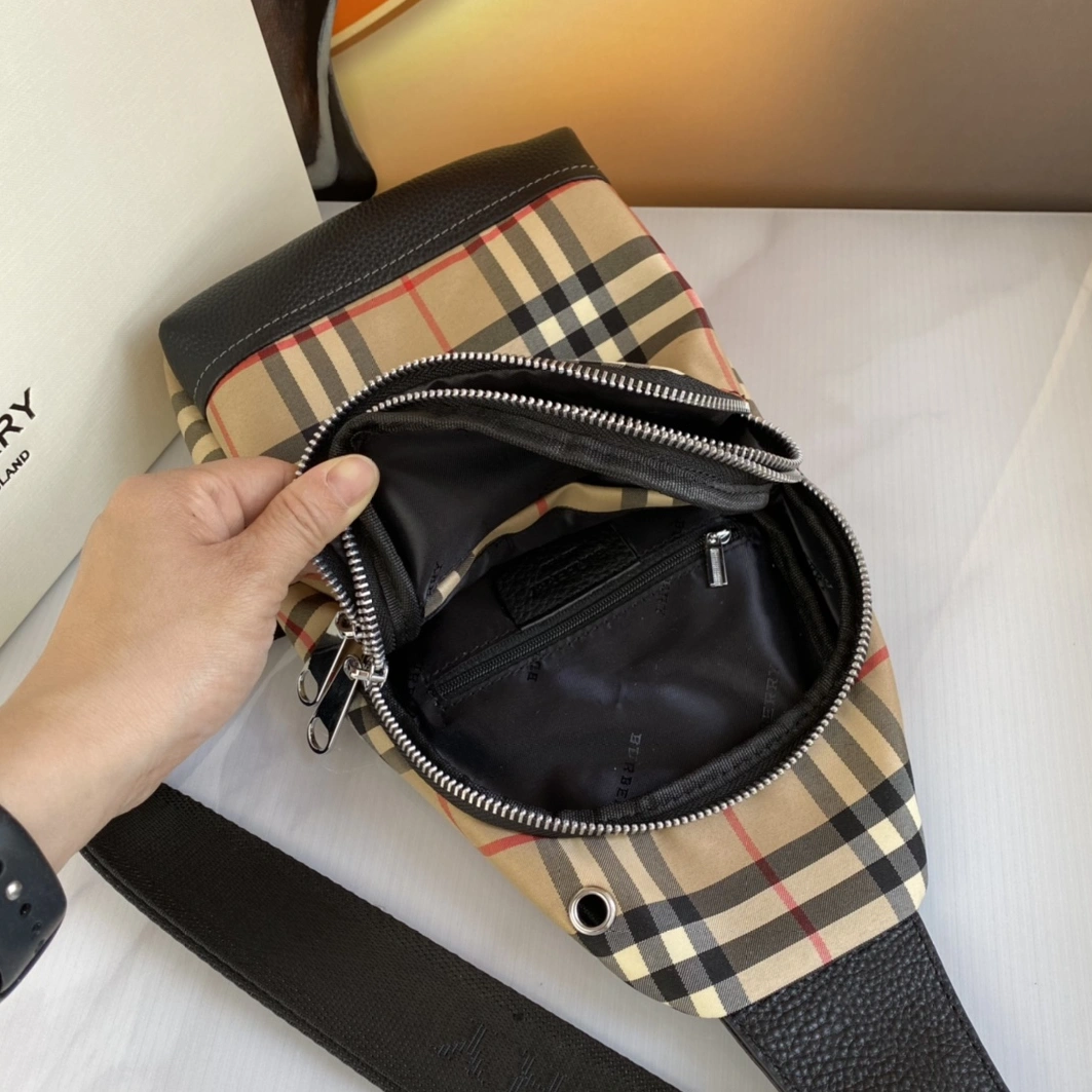 NewStyle 3959 Burberry AAA Man Messenger Bags
