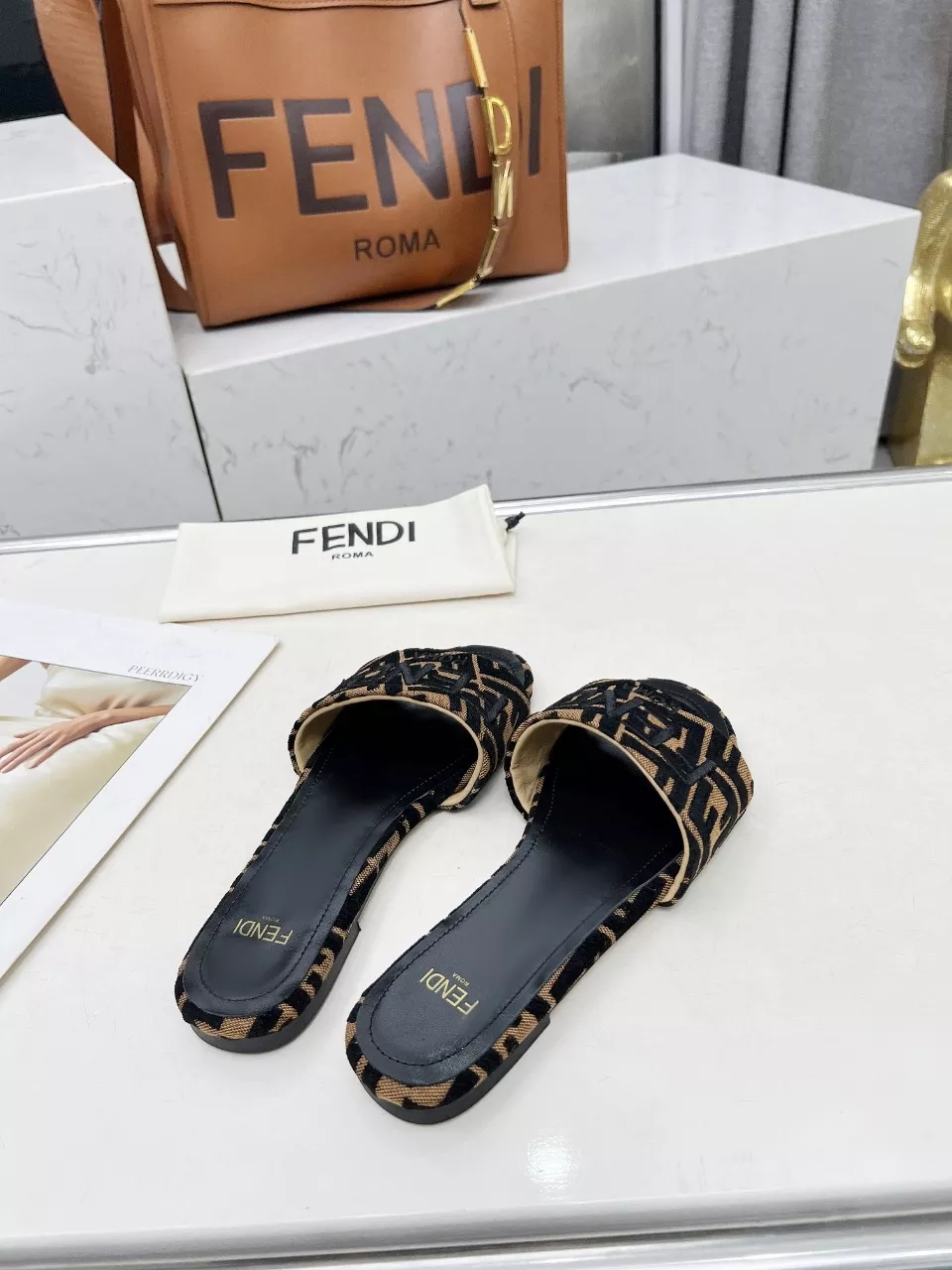 NewStyle 4318 Fendi Slippers For Women