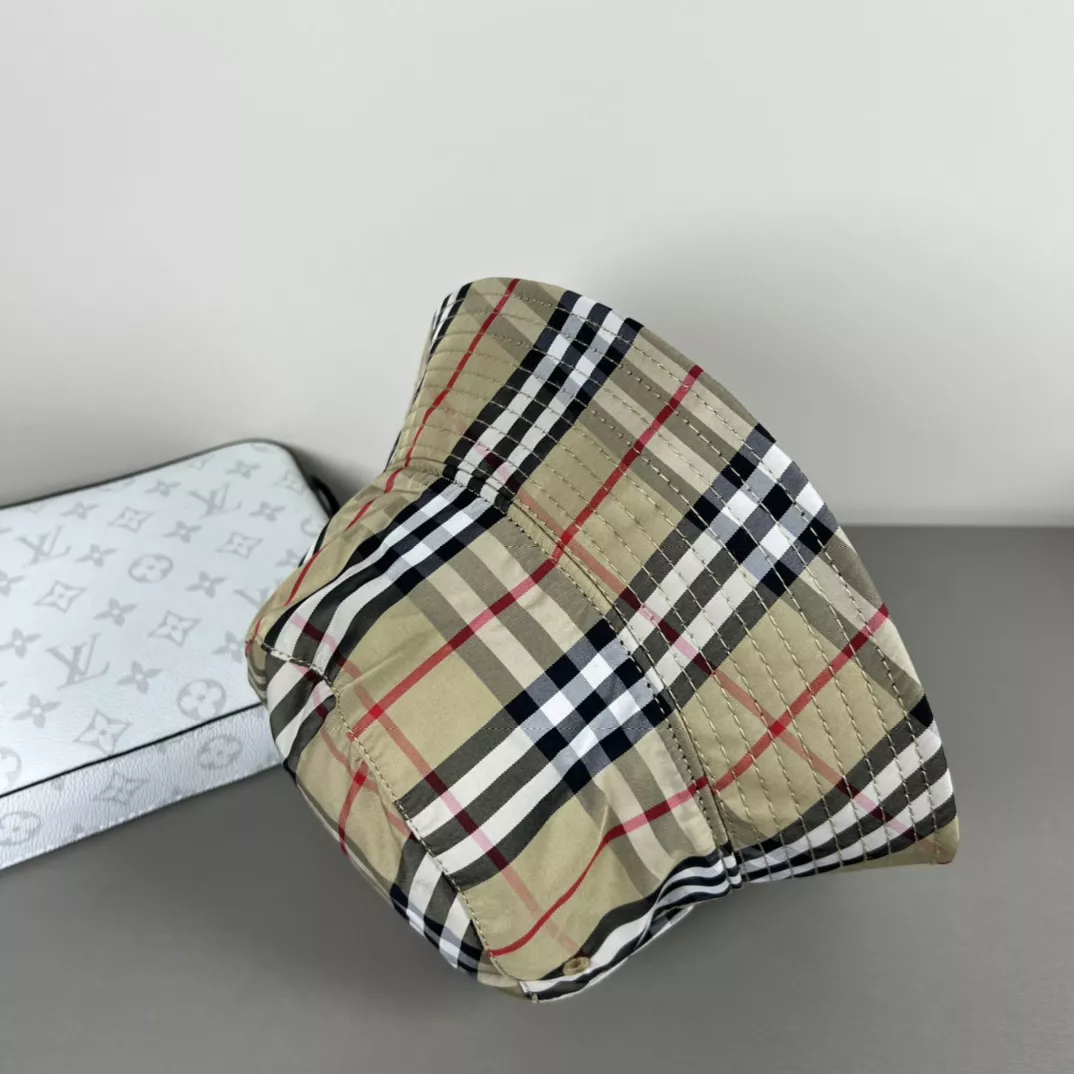 NewStyle 4321 Burberry Caps