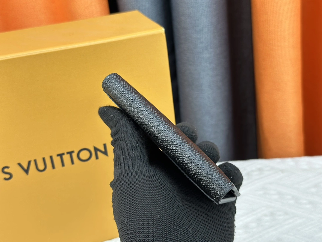 NewStyle 4371 Louis Vuitton LV Card Case In Black For Unisex