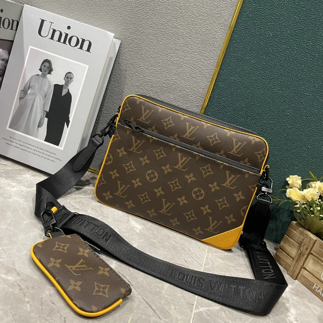 NewStyle 4911 Louis Vuitton AAA Man Messenger Bags