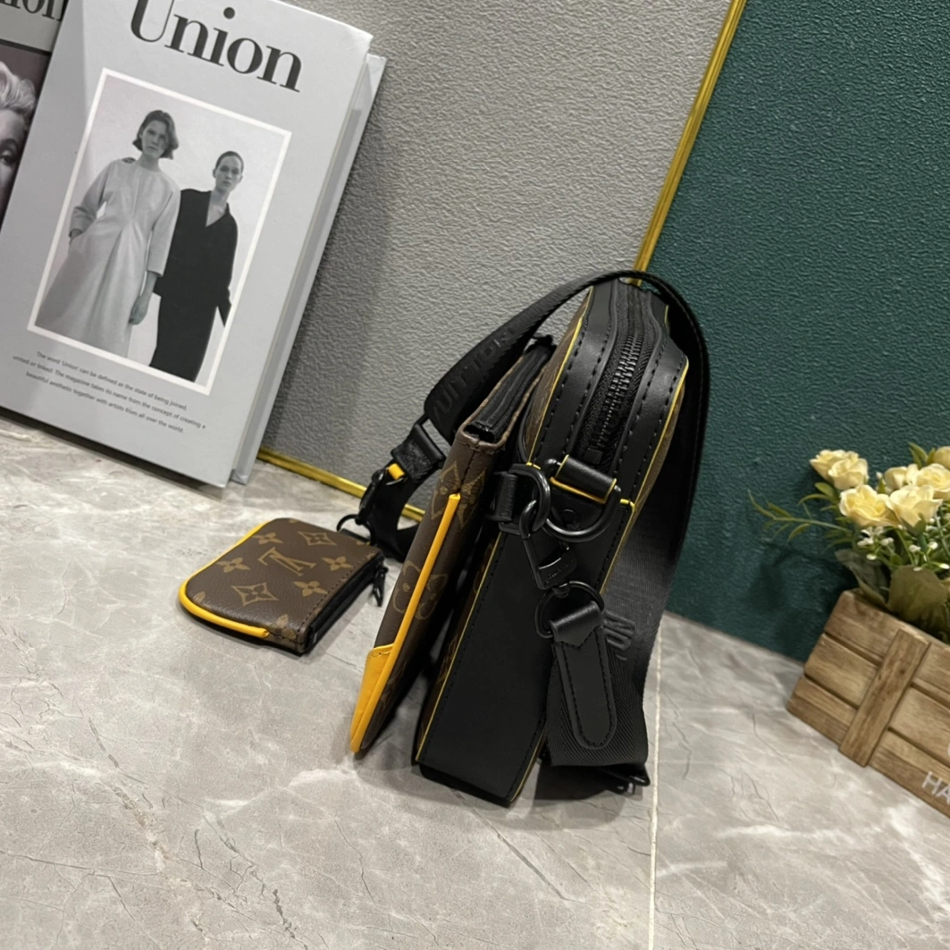NewStyle 4911 Louis Vuitton AAA Man Messenger Bags