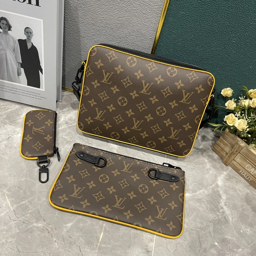 NewStyle 4911 Louis Vuitton AAA Man Messenger Bags