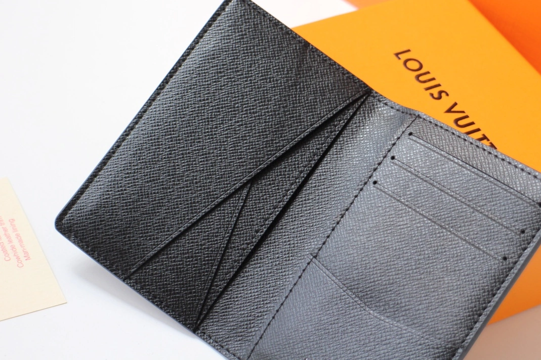 NewStyle 5205 Louis Vuitton AAA Man Wallets