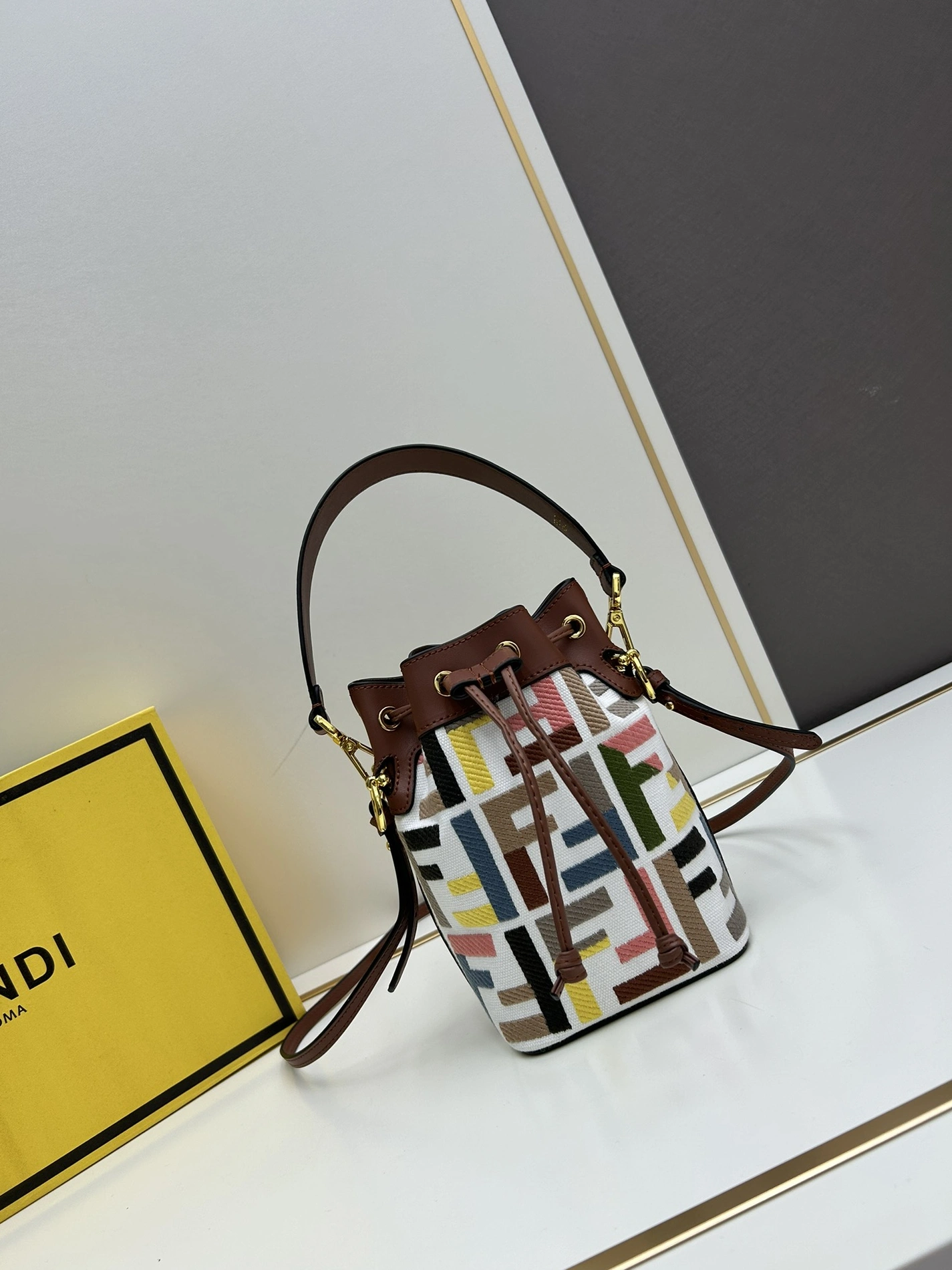NewStyle 5803 Fendi AAA Quality Messenger Bags For Women