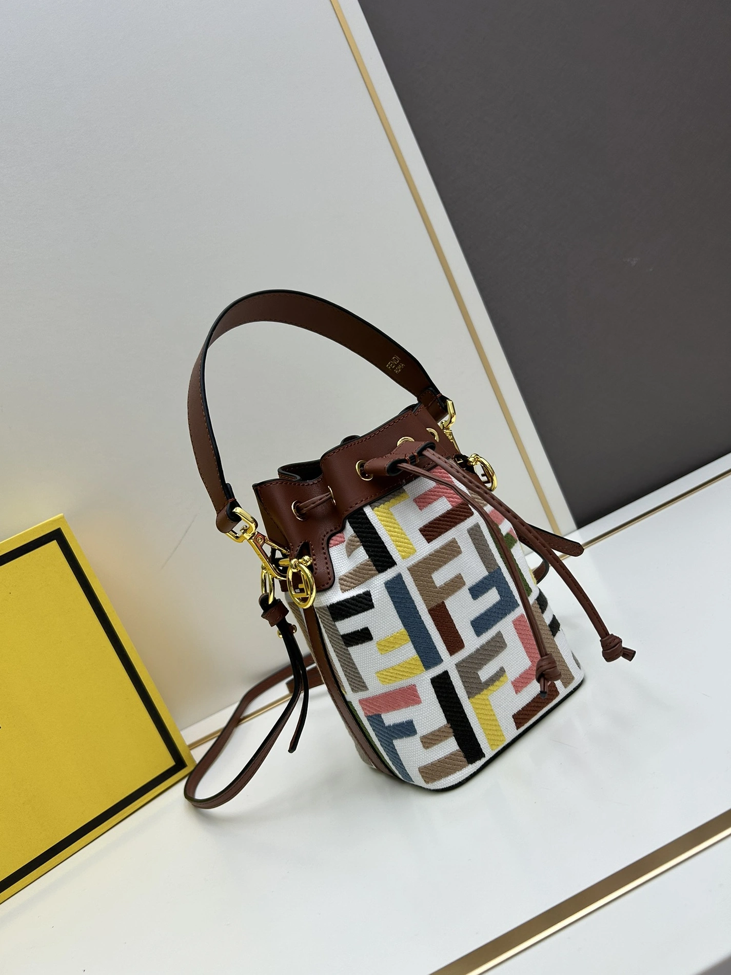 NewStyle 5803 Fendi AAA Quality Messenger Bags For Women