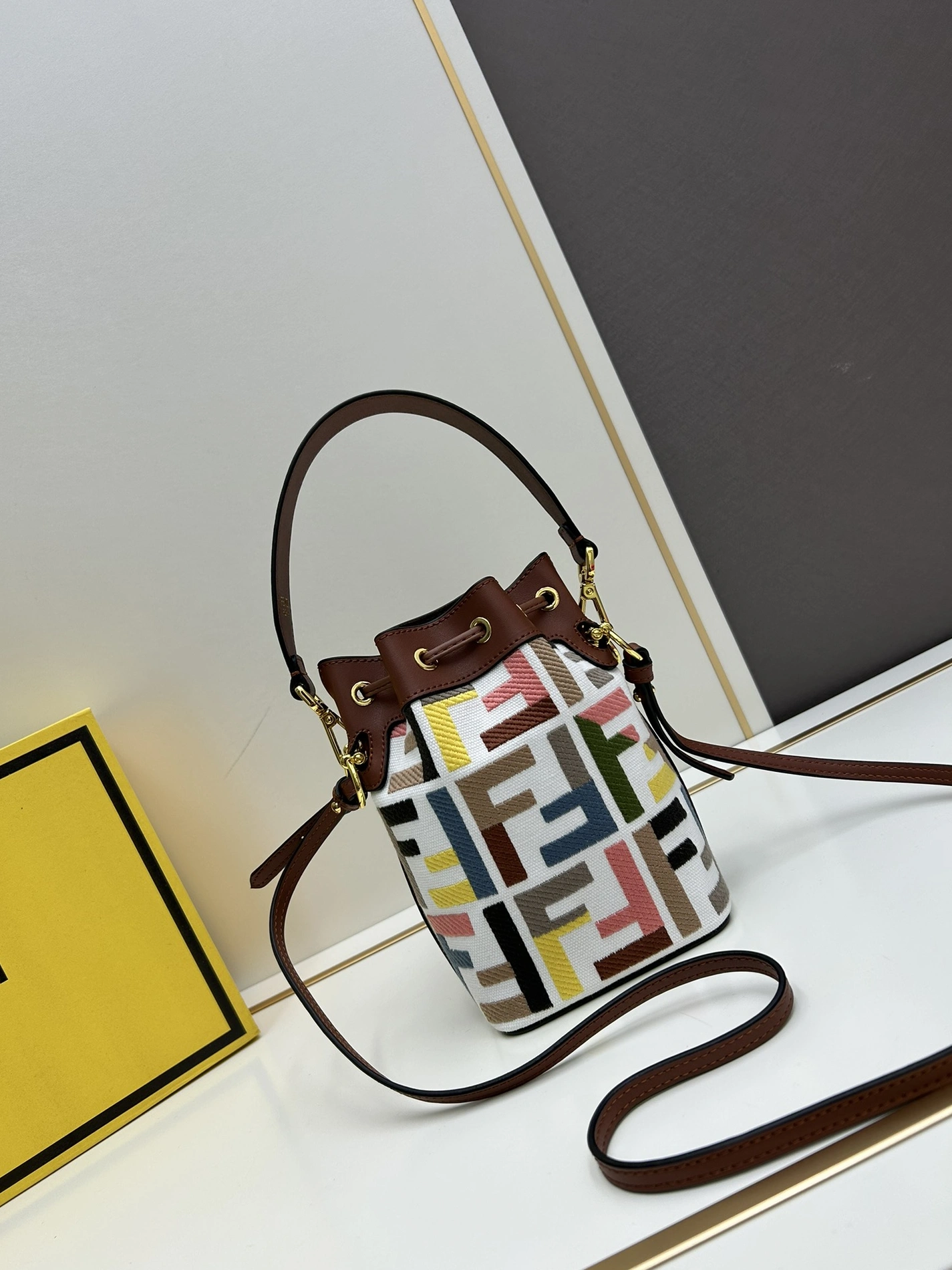 NewStyle 5803 Fendi AAA Quality Messenger Bags For Women