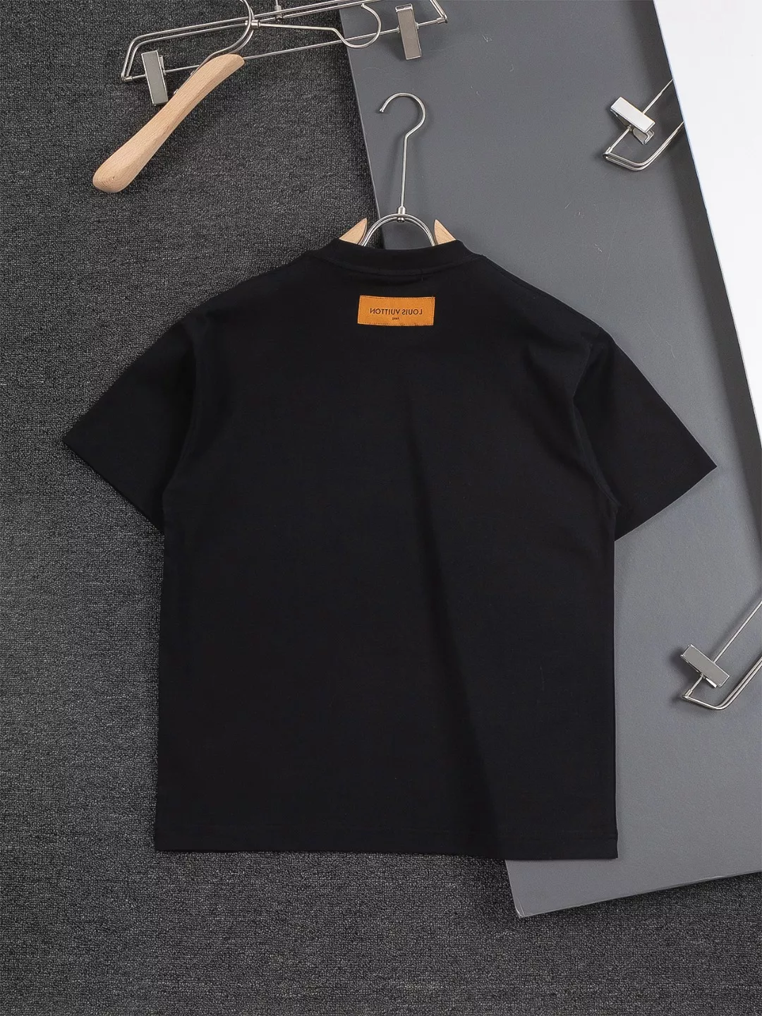 NewStyle 7045 Louis Vuitton LV T-Shirts Short Sleeved For Unisex