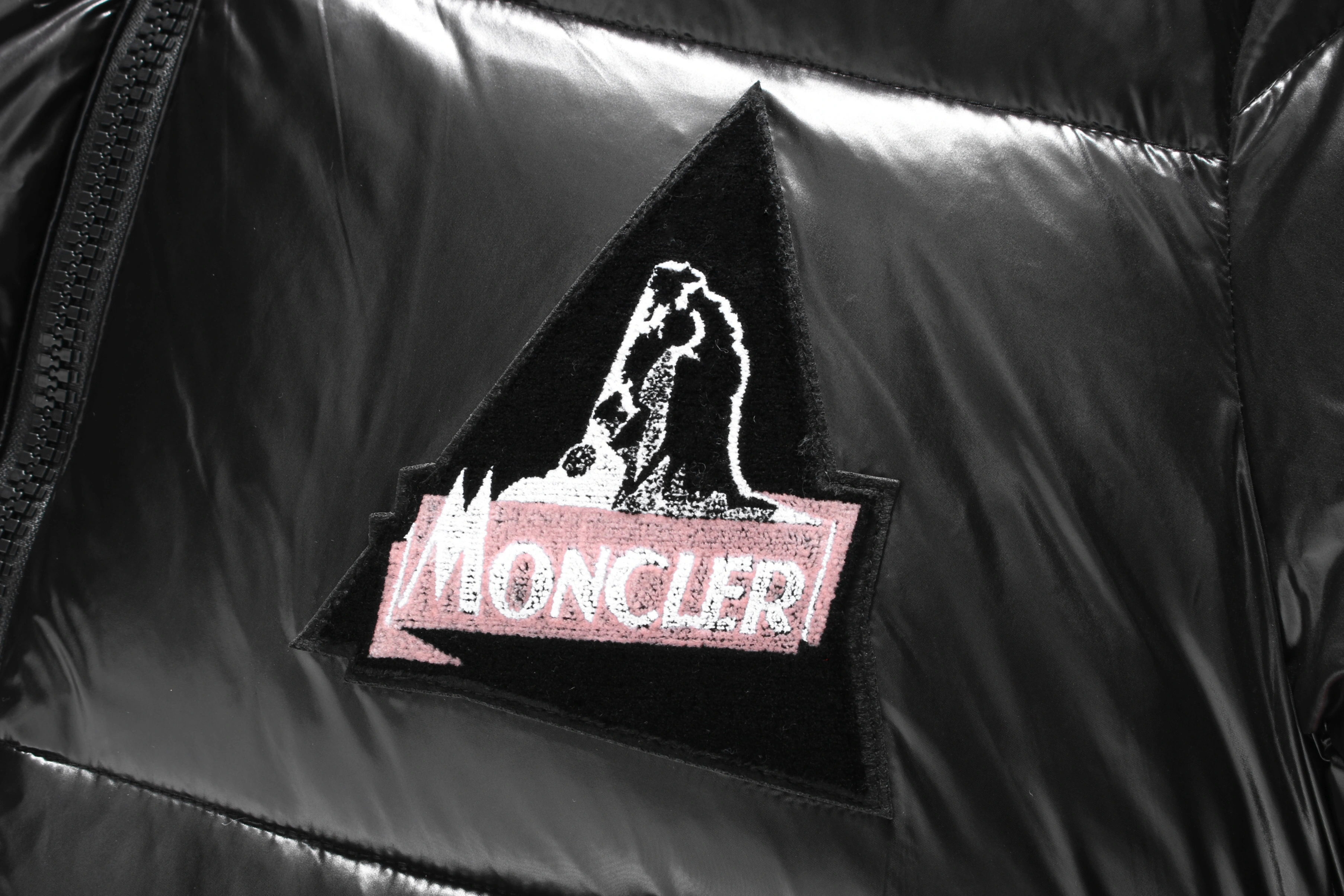 NewStyle 7097 Moncler Down Feather Coat Long Sleeved For Unisex