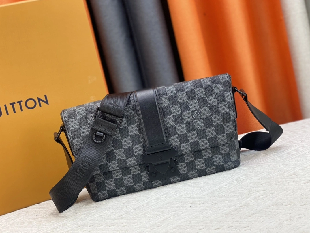 NewStyle 7121 Louis Vuitton AAA Man Messenger Bags