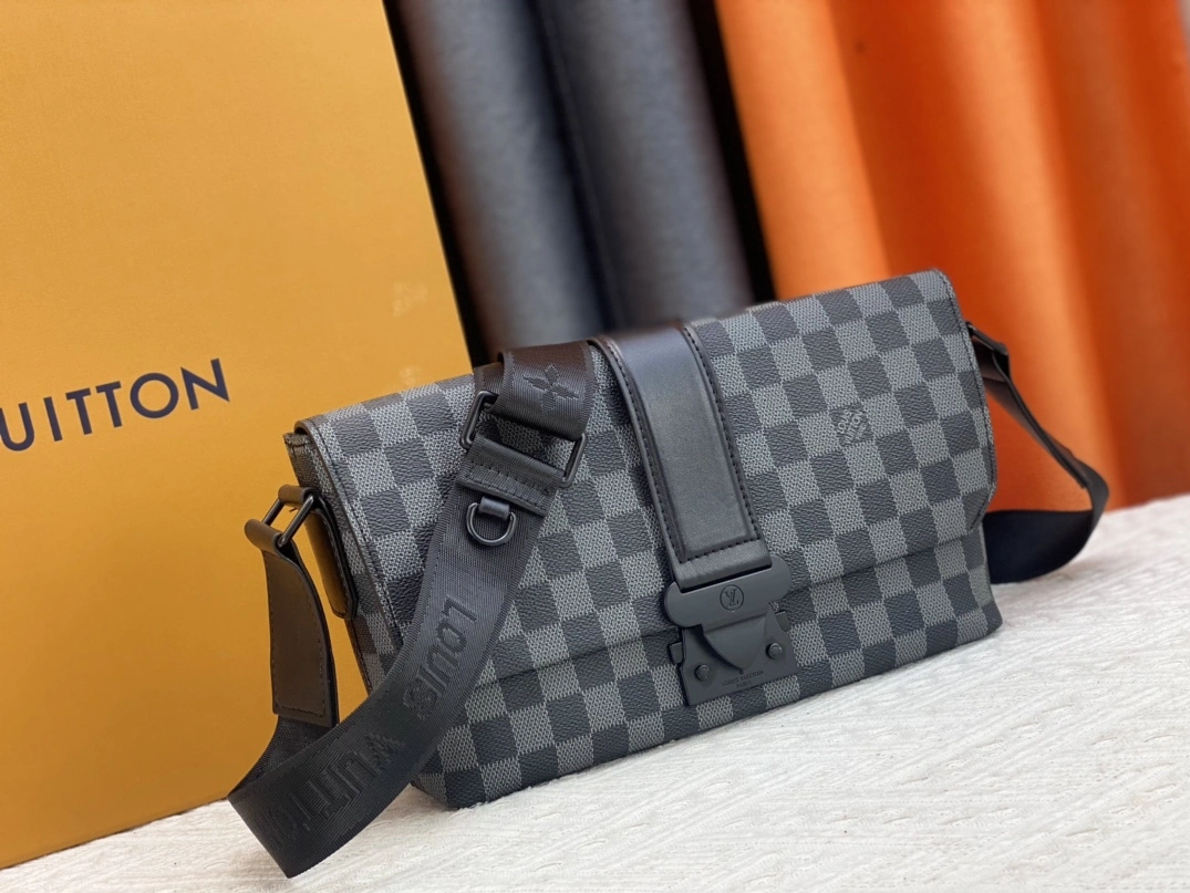 NewStyle 7121 Louis Vuitton AAA Man Messenger Bags