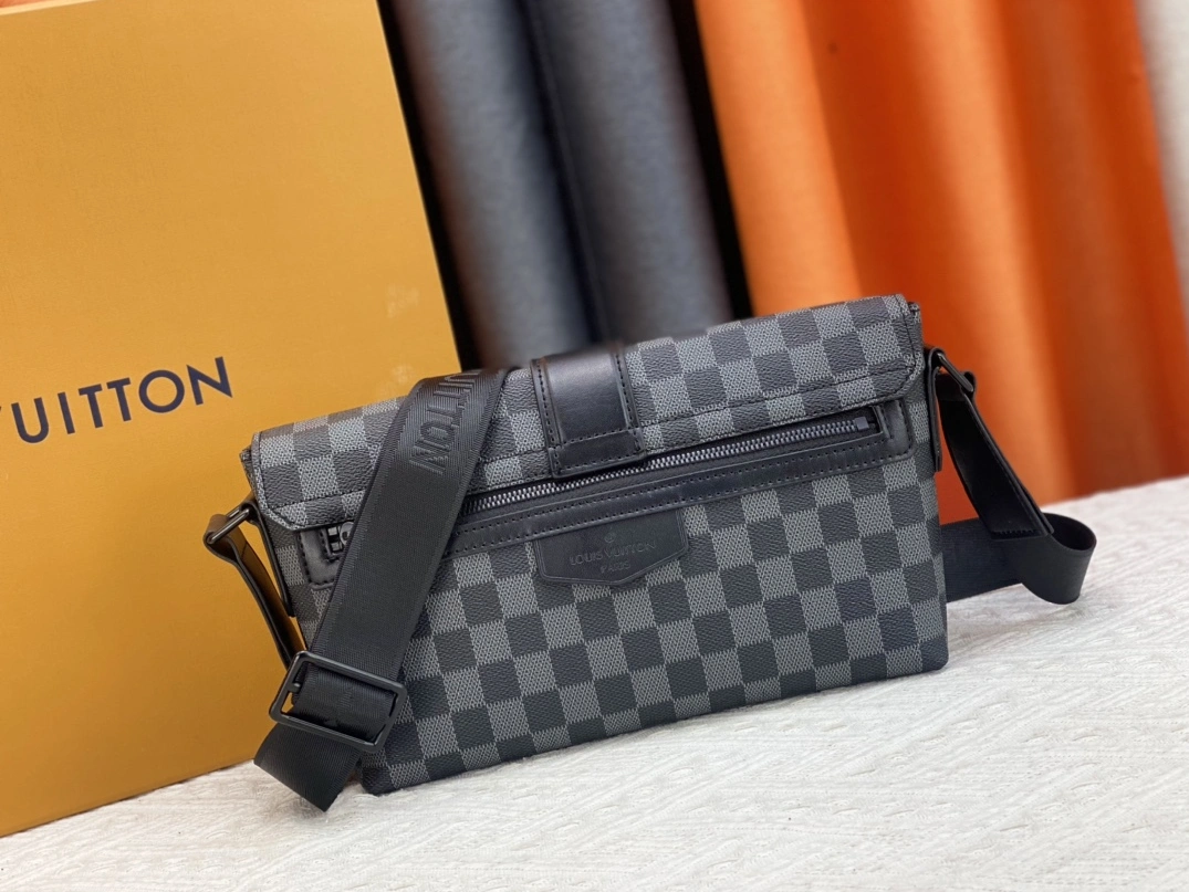 NewStyle 7121 Louis Vuitton AAA Man Messenger Bags