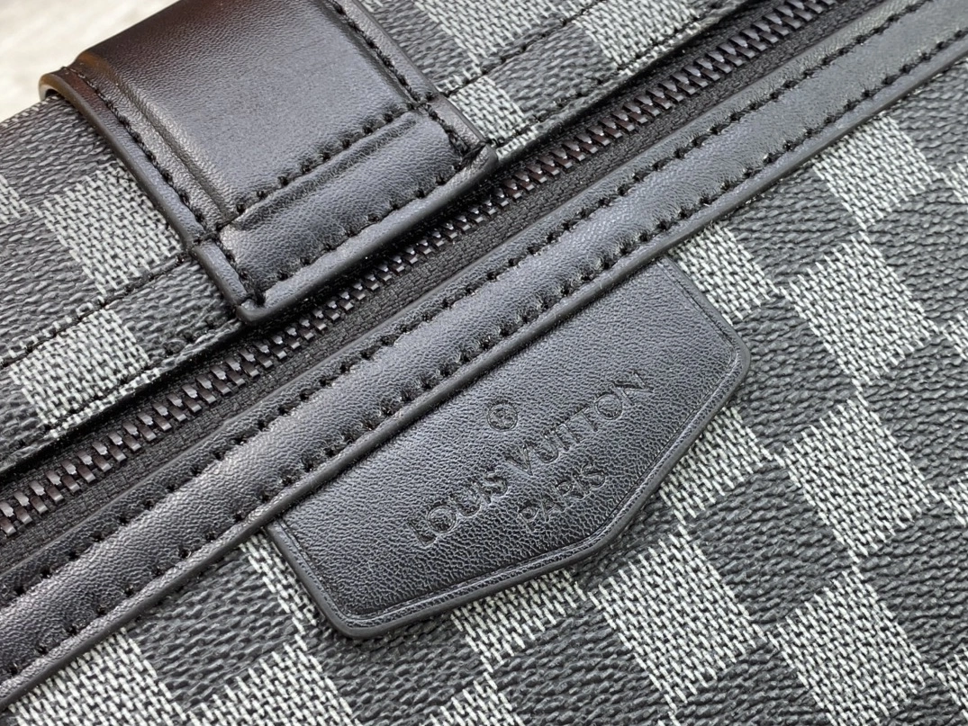 NewStyle 7121 Louis Vuitton AAA Man Messenger Bags