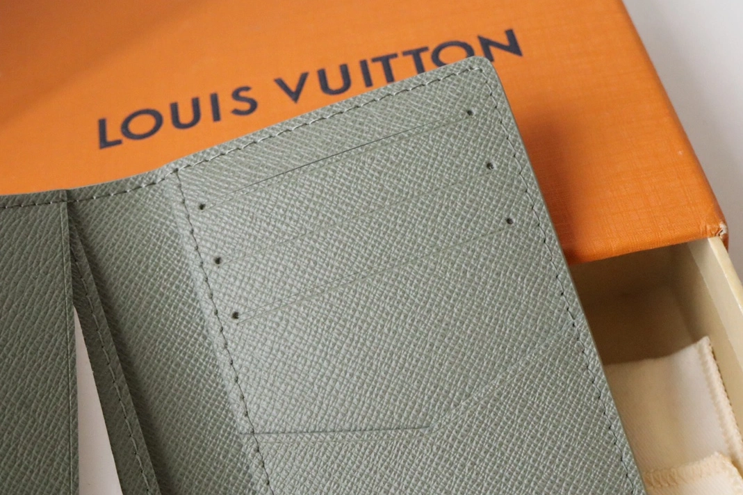 NewStyle 7152 Louis Vuitton LV Card Case
