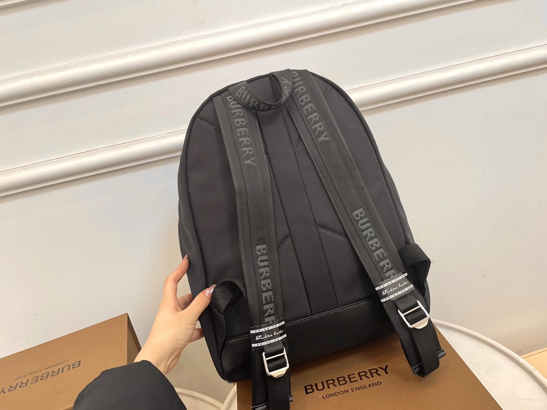 NewStyle 7778 Burberry AAA Man Backpacks