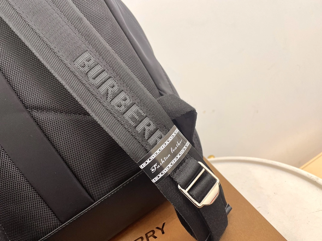 NewStyle 7778 Burberry AAA Man Backpacks