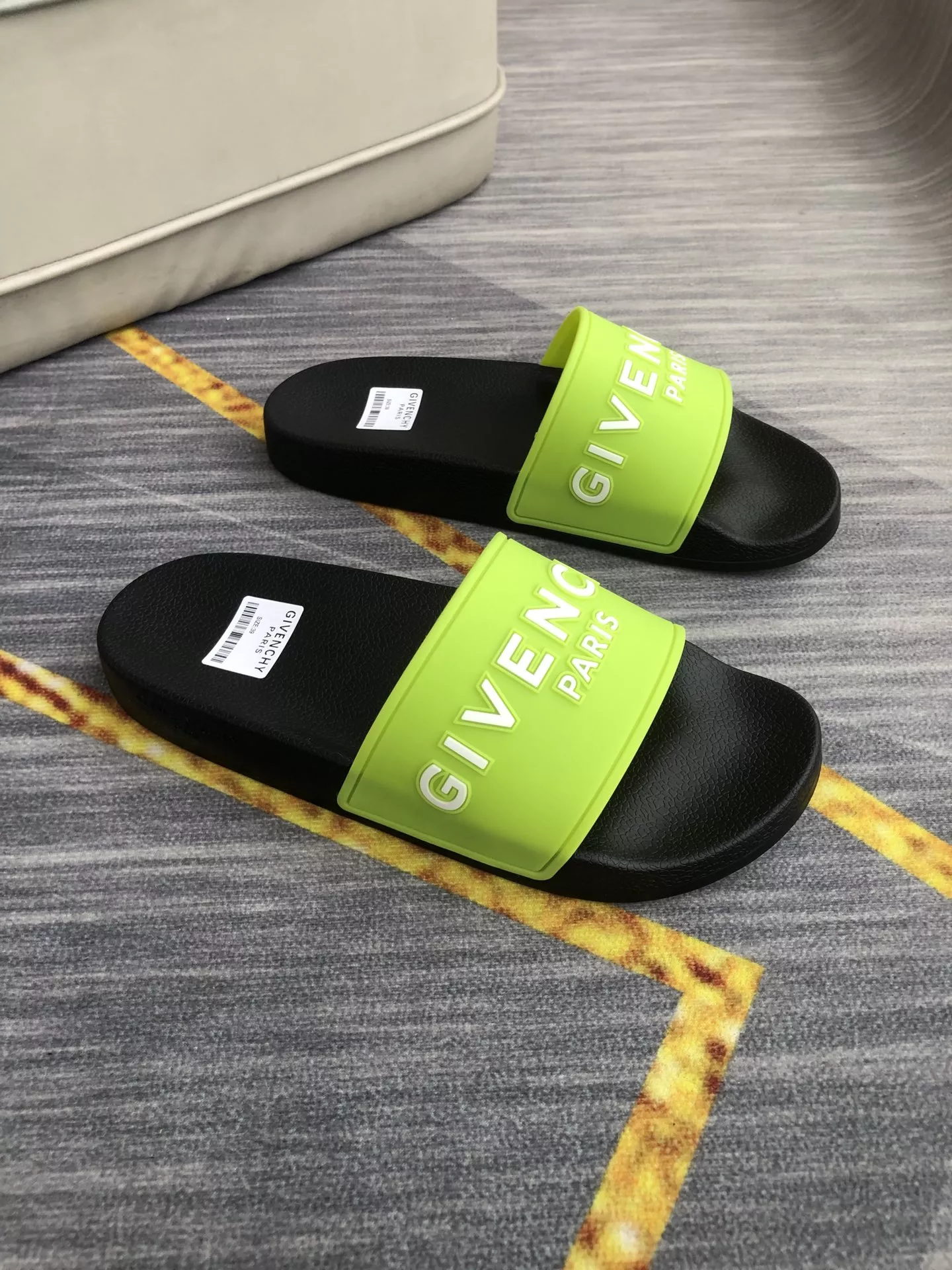 NewStyle 7862 Givenchy Slippers For Men
