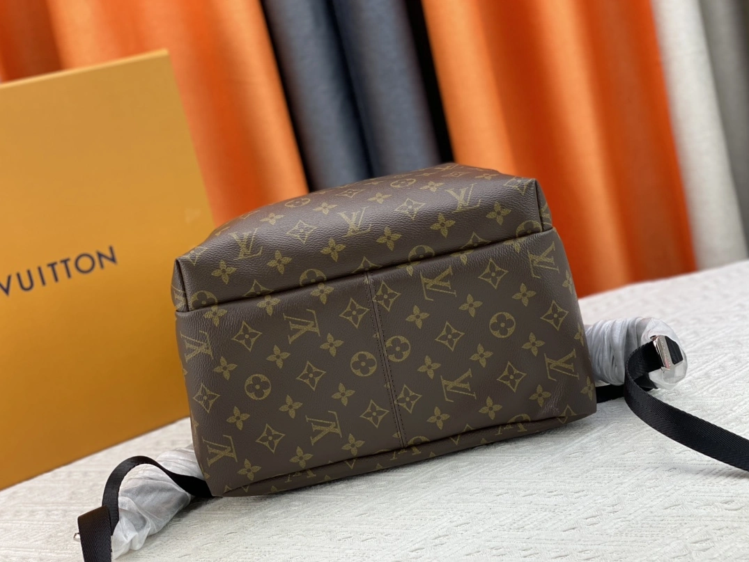 NewStyle 8031 Louis Vuitton LV AAA Man Backpacks
