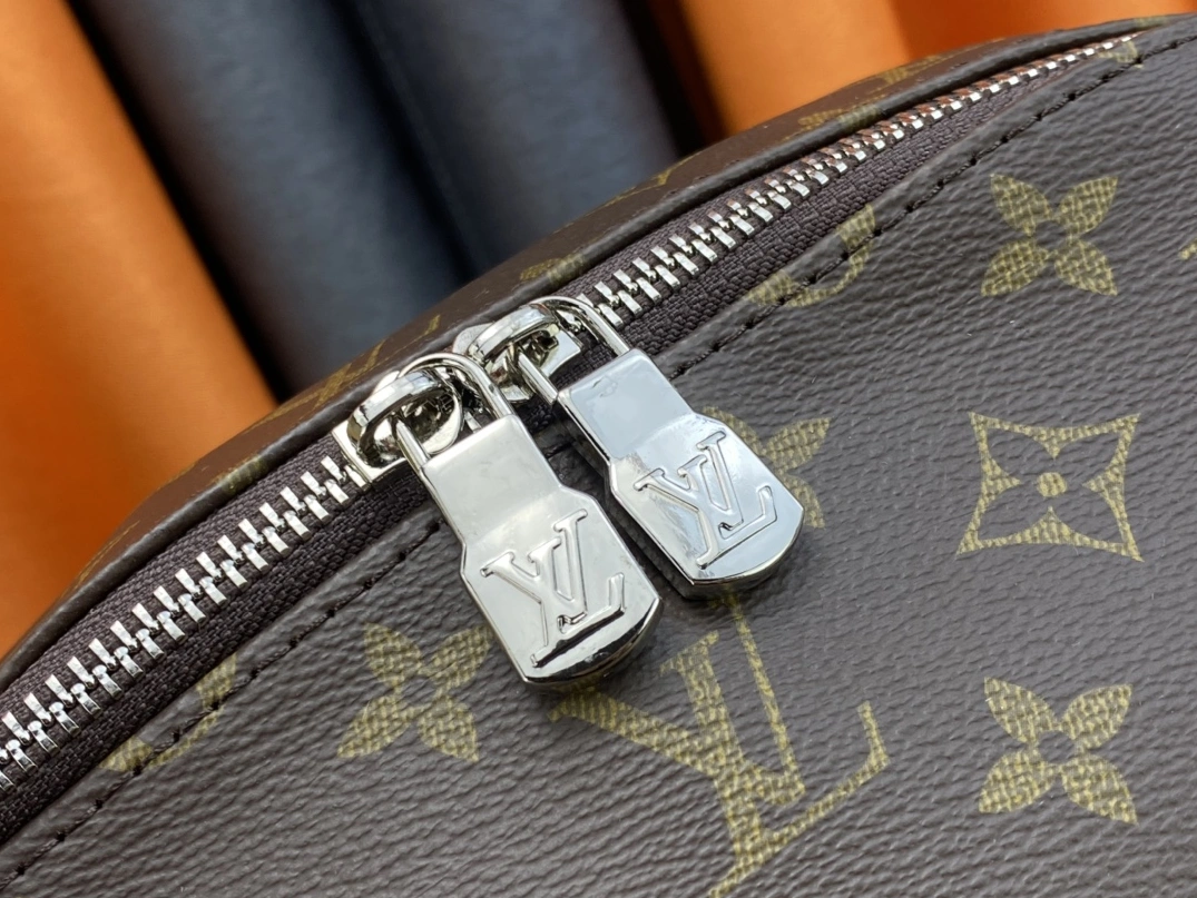 NewStyle 8031 Louis Vuitton LV AAA Man Backpacks