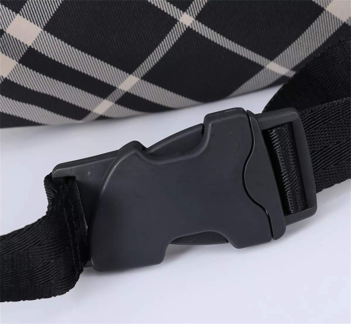 NewStyle 8913 Burberry AAA Quality Belt Bags