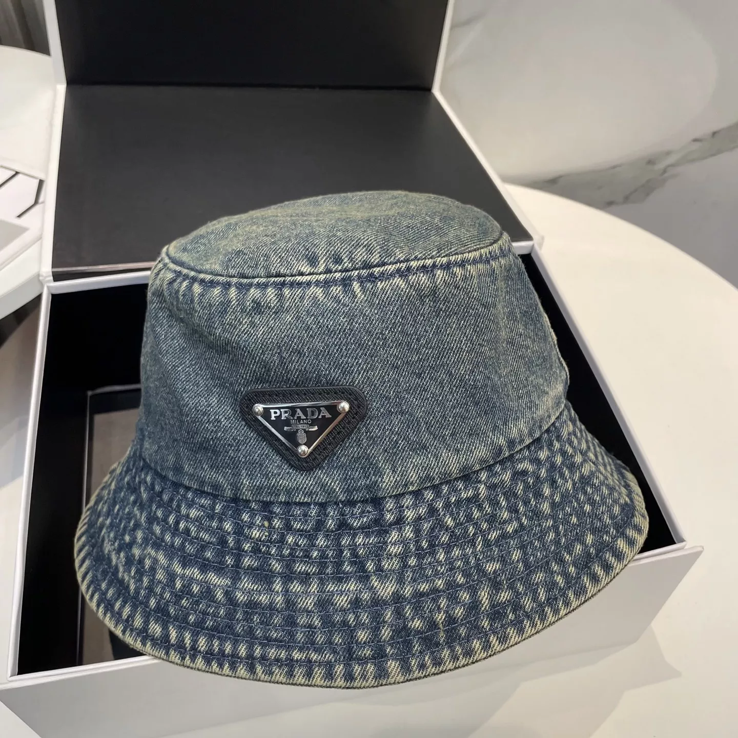 NewStyle 9084 Prada Caps
