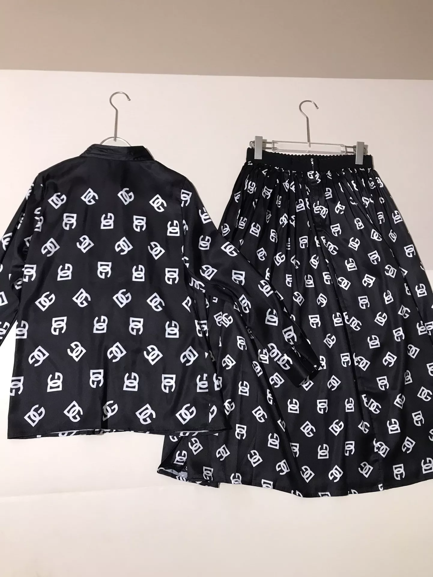 NewStyle 9963 Dolce & Gabbana D&G Tracksuits Long Sleeved For Women