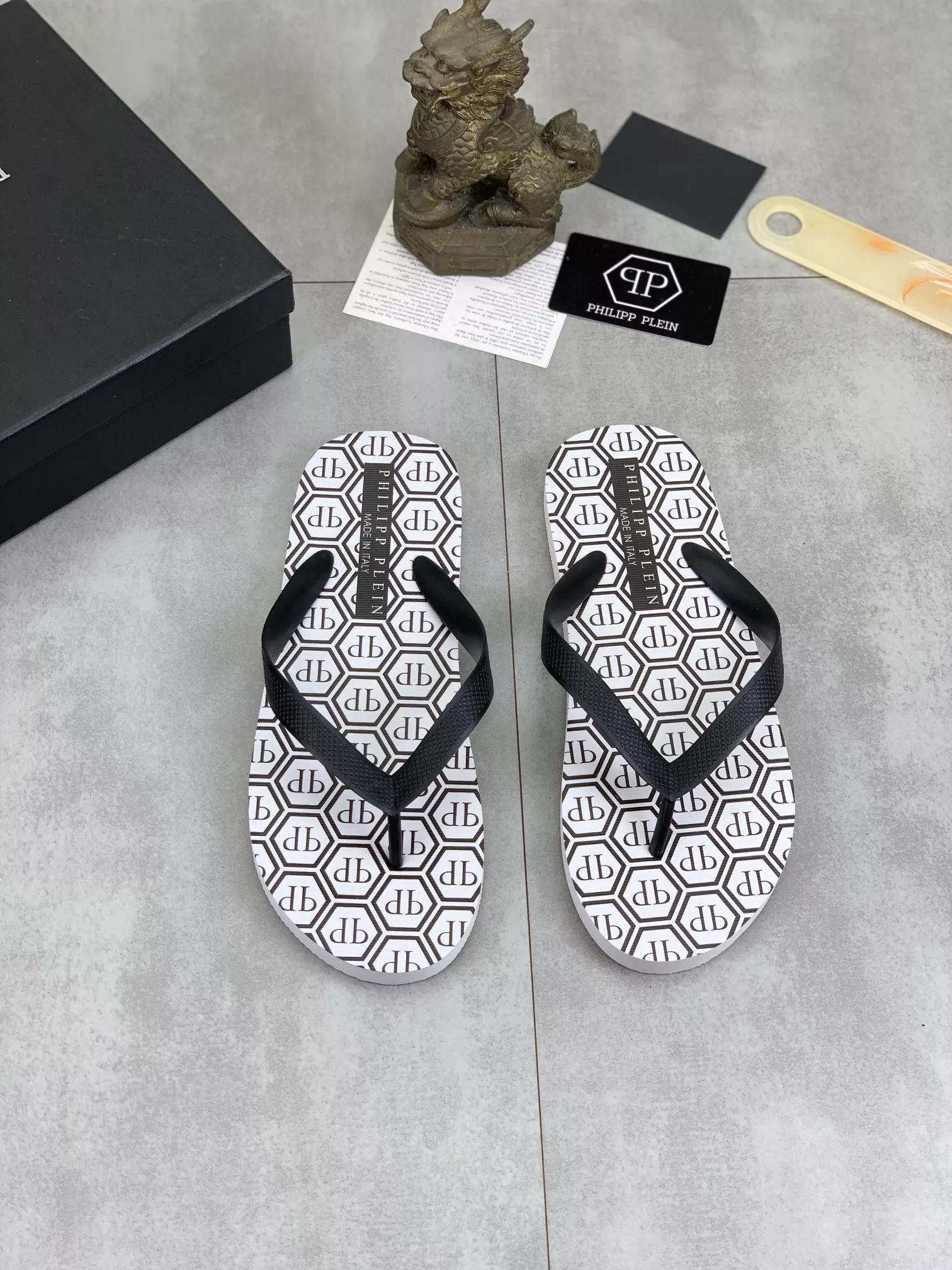 Philipp Plein PP Slippers For Men Elegant 5327