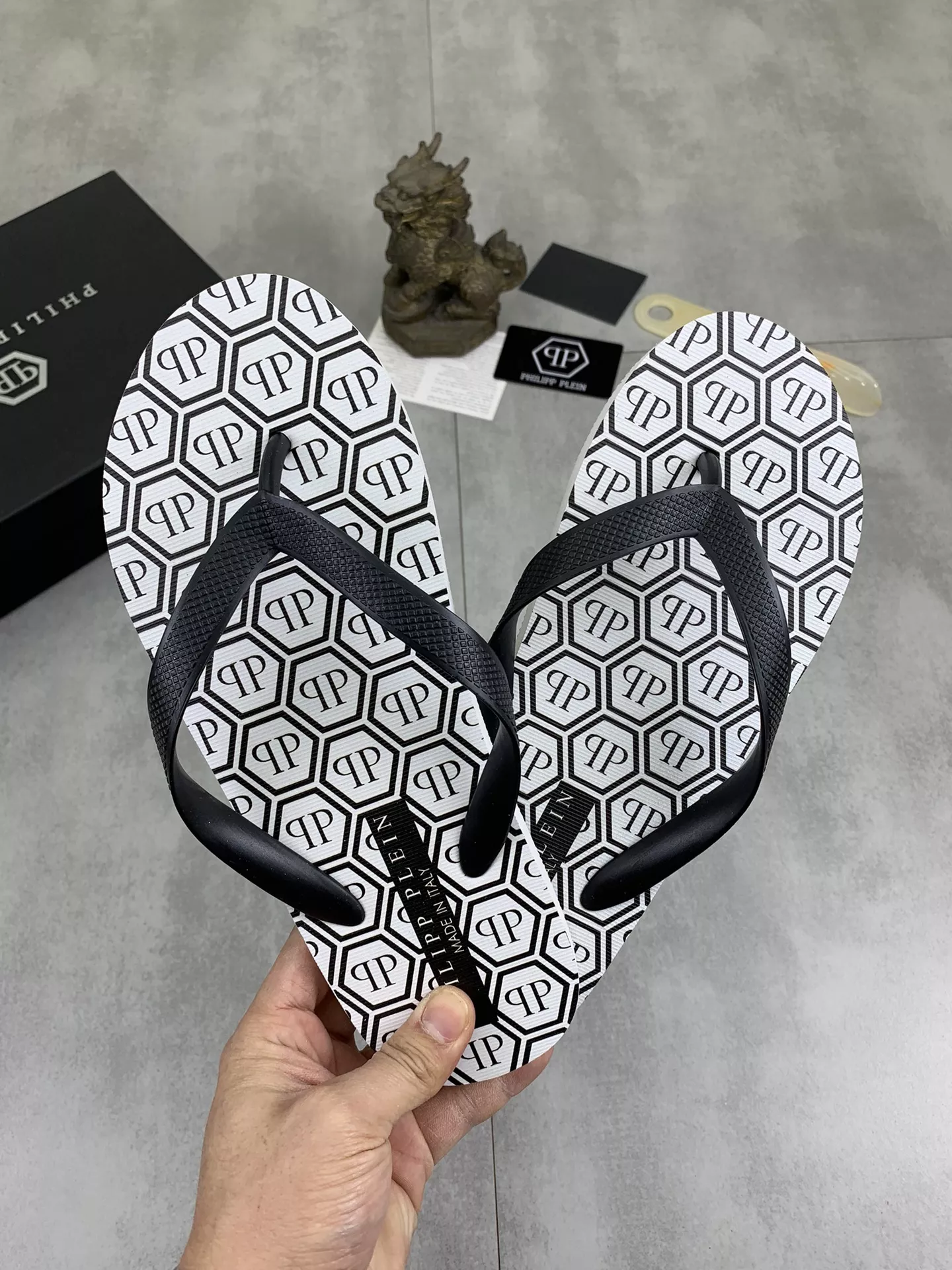 Philipp Plein PP Slippers For Men Elegant 5327