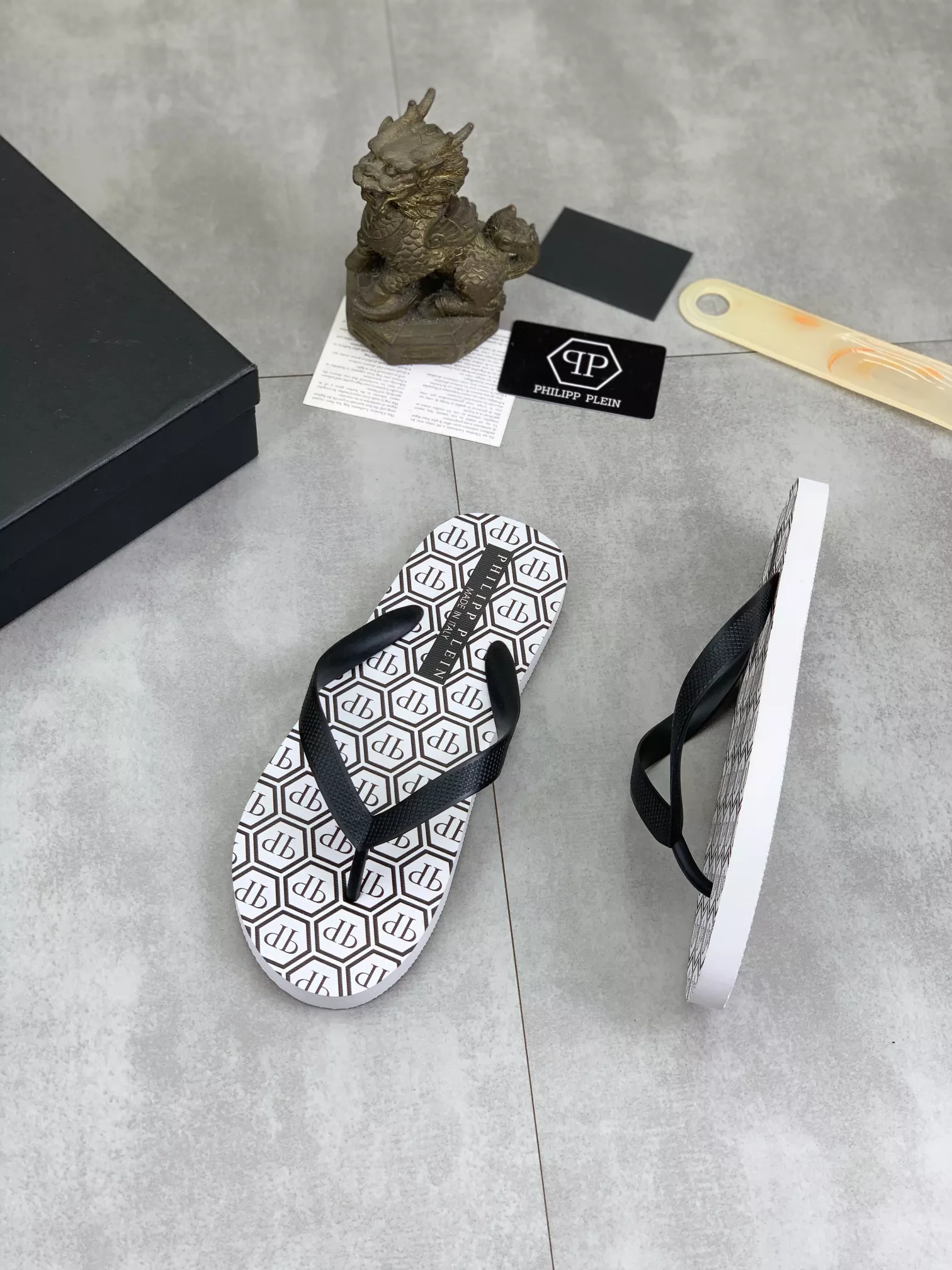 Philipp Plein PP Slippers For Women EasyMatch 8148