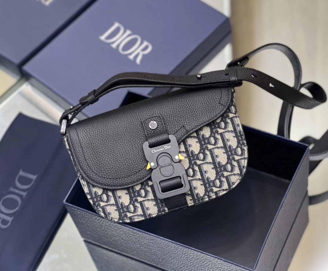 Popular 1143 Christian Dior AAA Man Messenger Bags