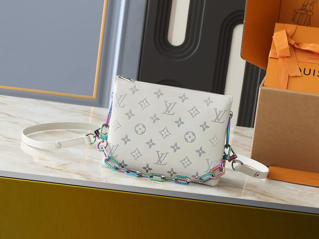 Popular 1301 Louis Vuitton Messenger Bags For Women