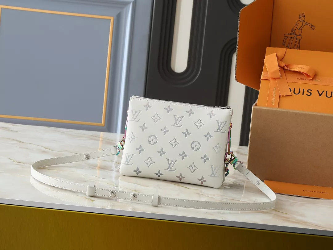 Popular 1301 Louis Vuitton Messenger Bags For Women