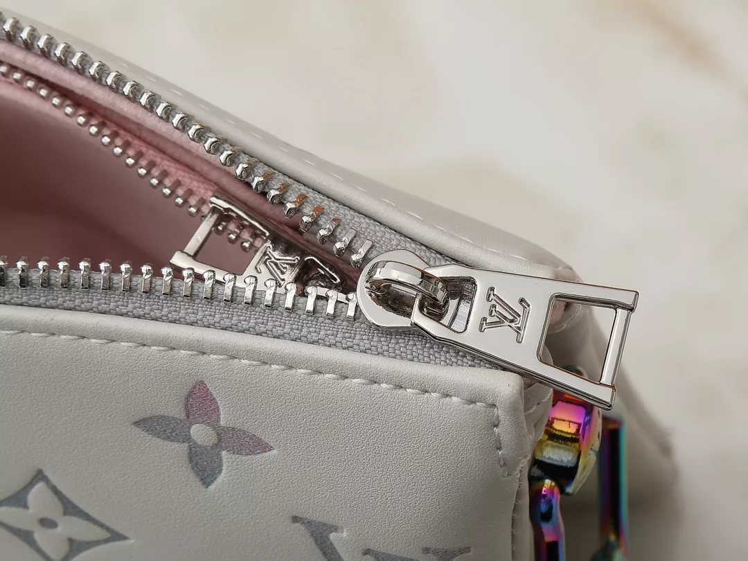 Popular 1301 Louis Vuitton Messenger Bags For Women