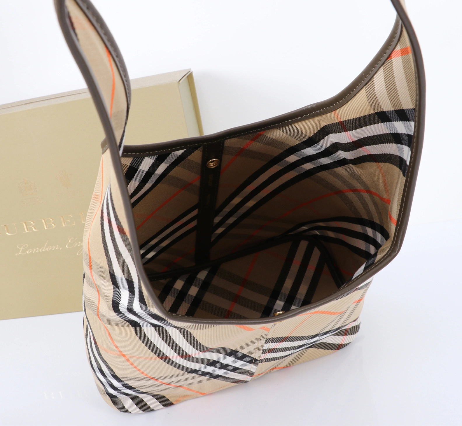 Popular 1948 Burberry AAA Quality Shoulder Bags For Women