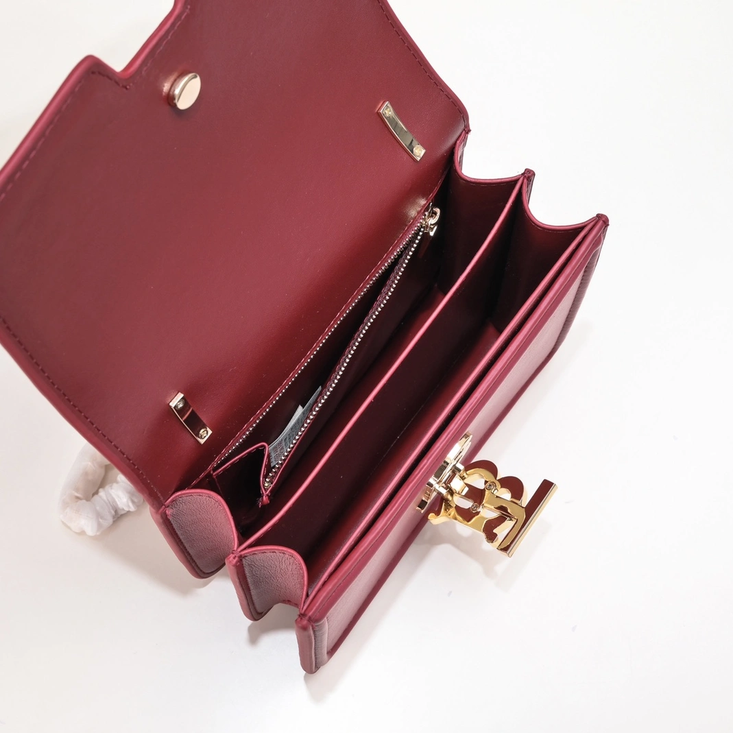 Popular 1966 Burberry AAA Quality Messenger Bags For Women