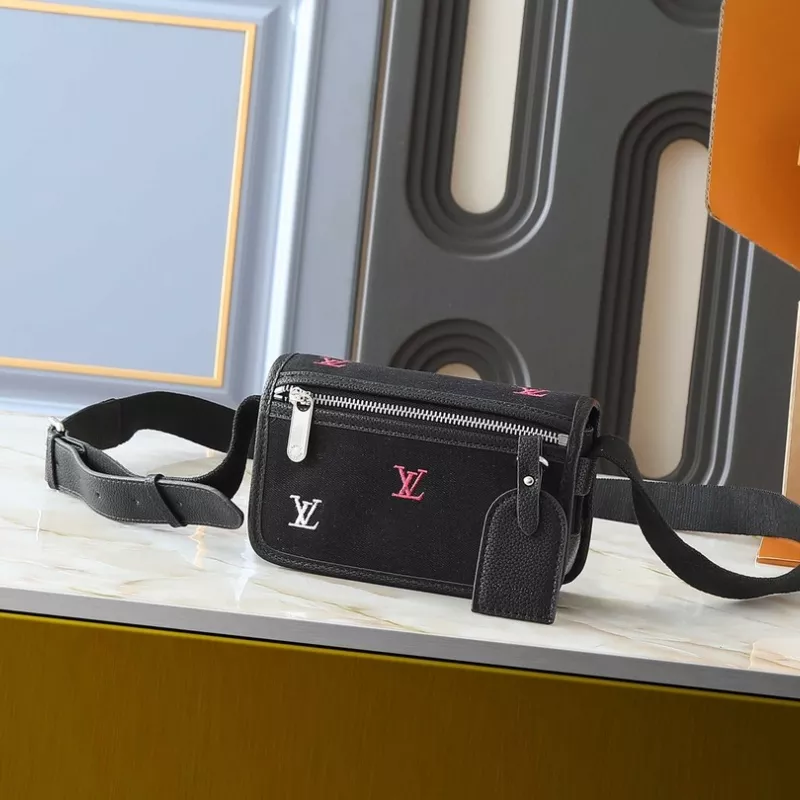 Popular 1974 Louis Vuitton Messenger Bags For Women