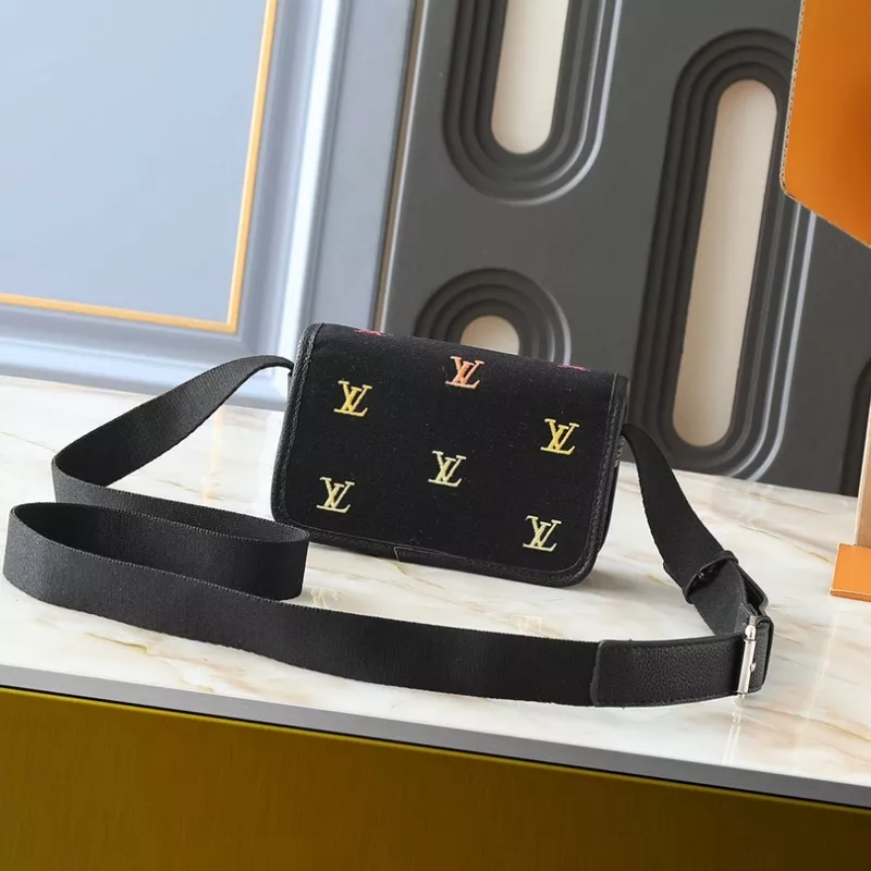 Popular 1974 Louis Vuitton Messenger Bags For Women