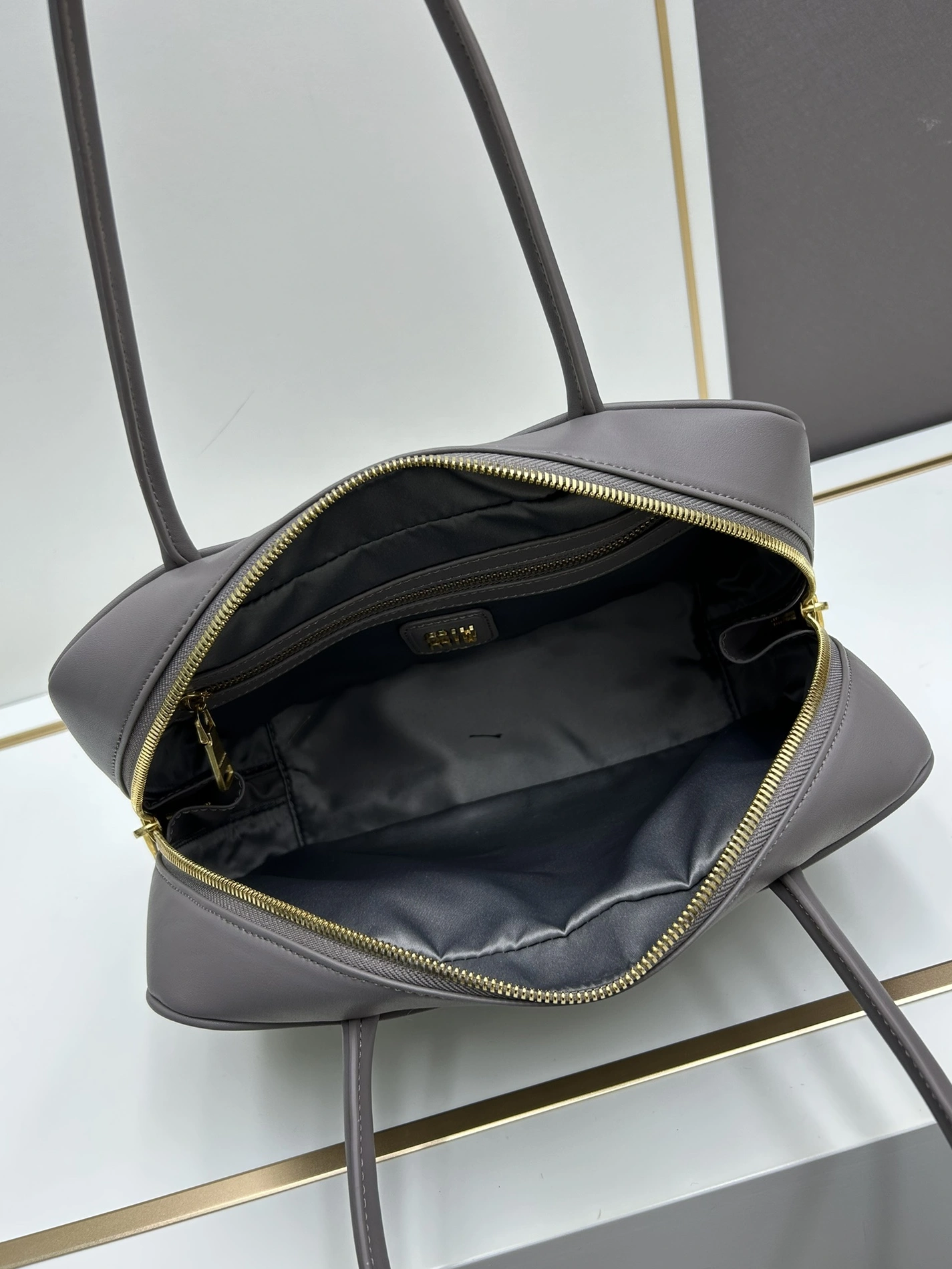 Popular 2384 MIU MIU AAA Quality Handbags For Women