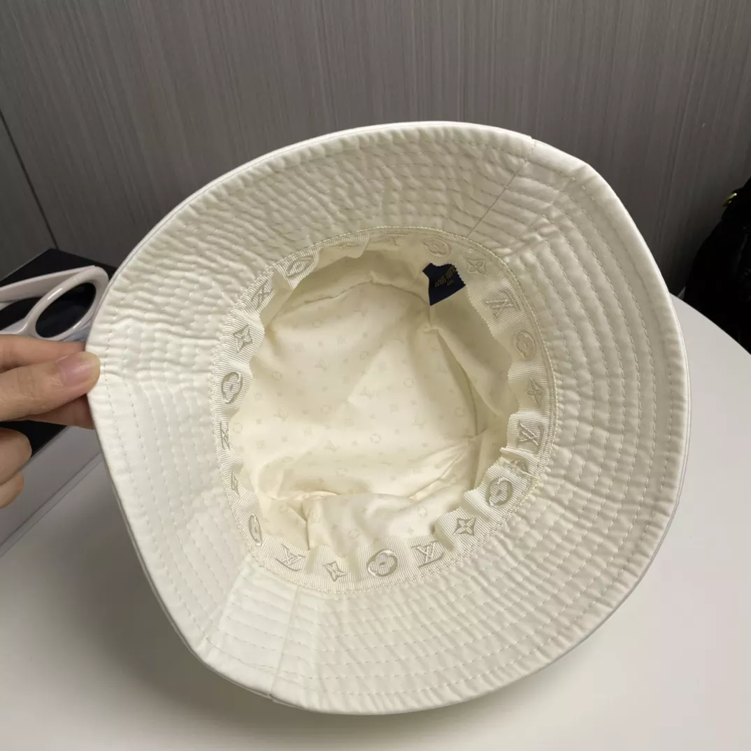 Popular 2603 Louis Vuitton LV Caps