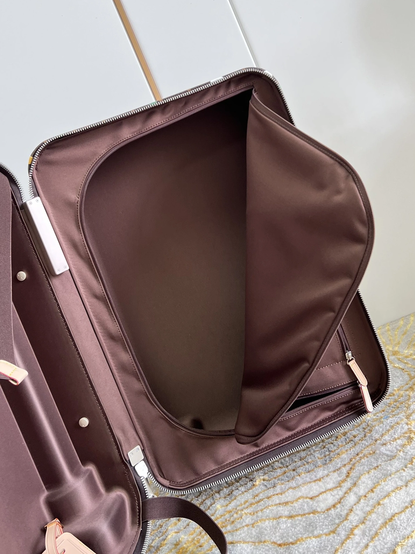 Popular 3165 Louis Vuitton Luggage