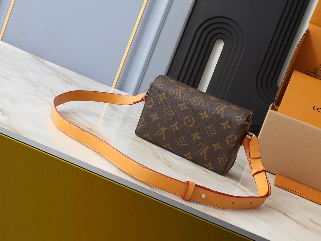 Popular 3524 Louis Vuitton AAA Quality Messenger Bags For Women