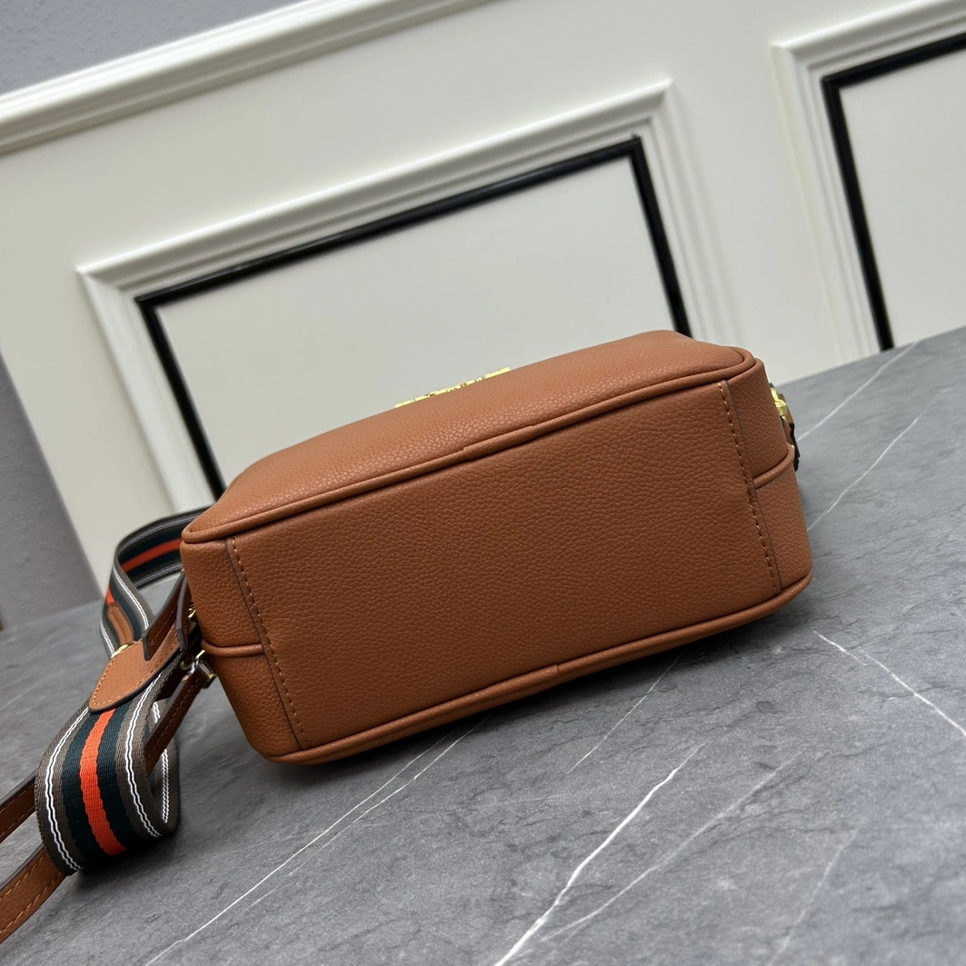 Popular 4042 Prada AAA Quality Messenger Bags For Women