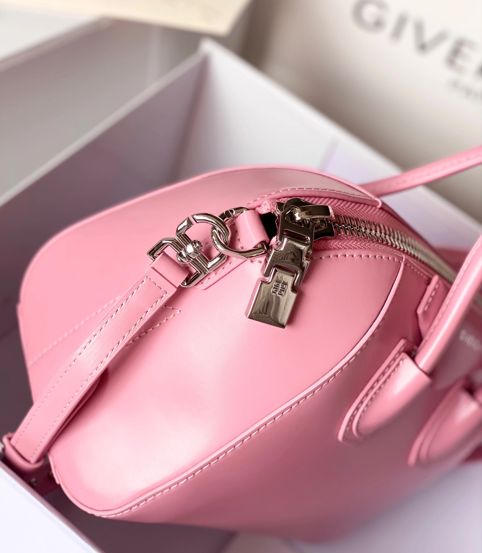 Popular 4269 Givenchy AAA Quality Handbags For Women