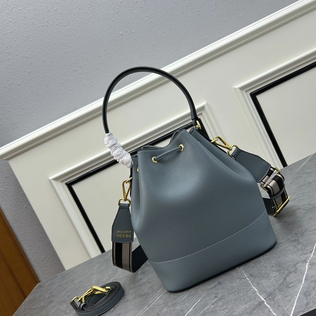 Popular 4370 Prada AAA Quality Handbags For Women
