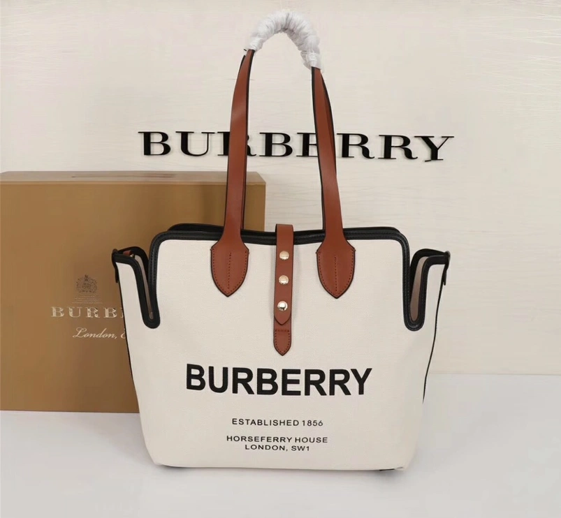 Popular 4621 Burberry AAA Quality Shoulder Bags For Women